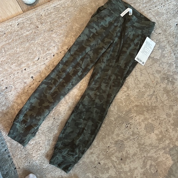 NWT Lululemon Ready to Rulu 7/8 Jogger - Picture 3 of 5